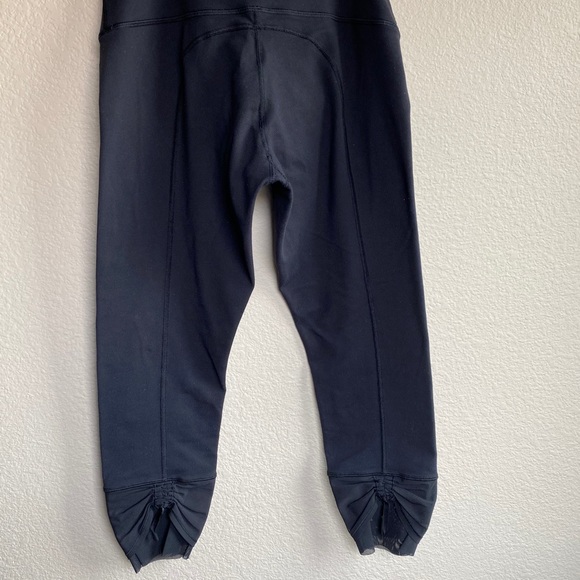 Lululemon Find Your Flow Crop - Picture 7 of 11